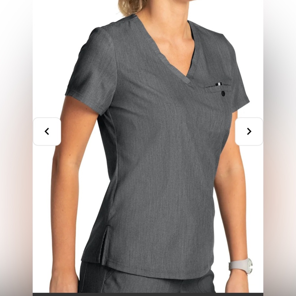 🩶✨Beyond Scrubs V-Neck Top✨🩶